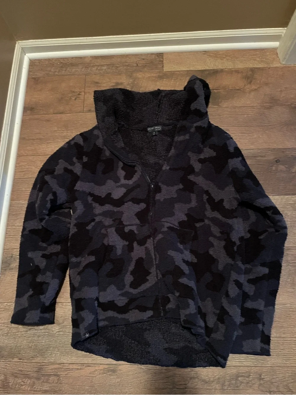 Men’s Barefoot Dreams Cozy Chic fleece Camouflage Zip-Up Jacket - Black & Gray